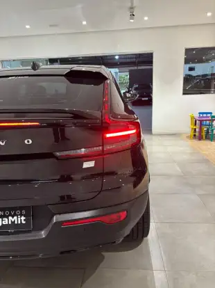VOLVO-C40-2022