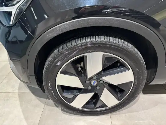VOLVO-C40-2022