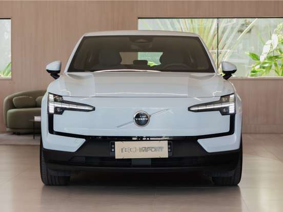 VOLVO-EX30-2024