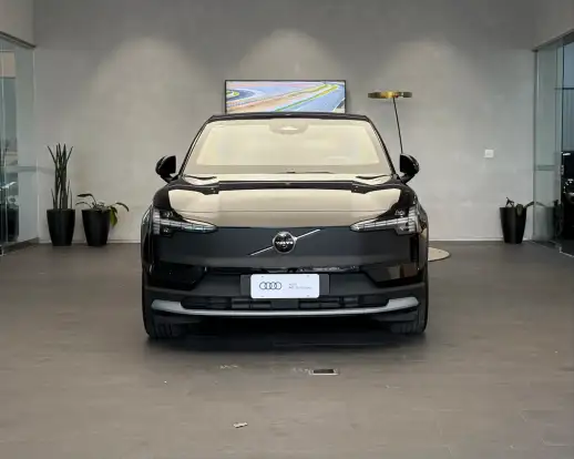 VOLVO-EX30-2025
