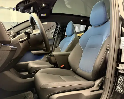 VOLVO-EX30-2025