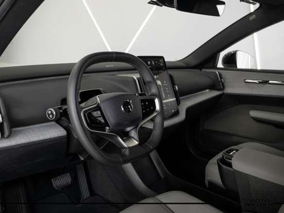 VOLVO-EX30-2024
