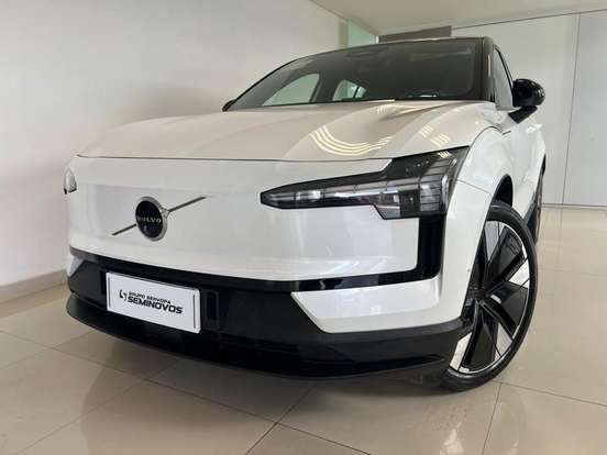 VOLVO-EX30-2024