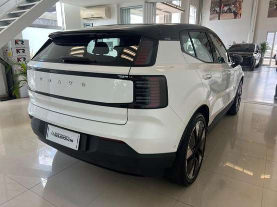 VOLVO-EX30-2024