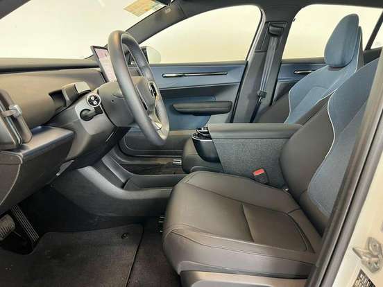 VOLVO-EX30-2024