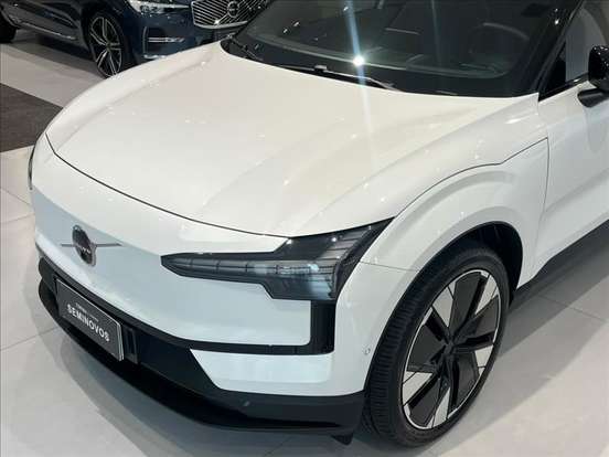 VOLVO-EX30-2024