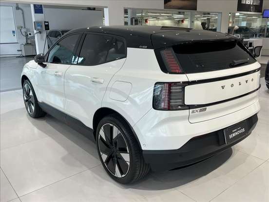 VOLVO-EX30-2024