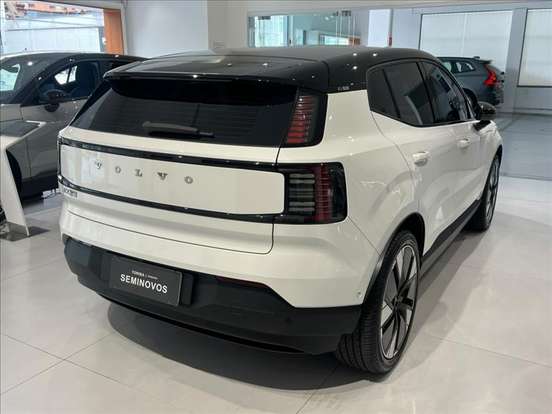 VOLVO-EX30-2024