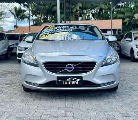 VOLVO-V40-2015