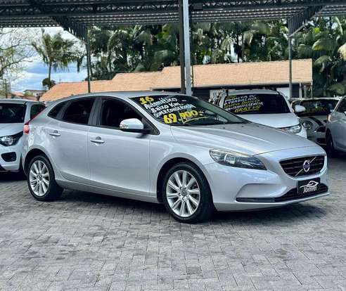 VOLVO-V40-2015