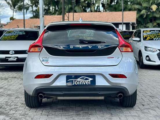 VOLVO-V40-1.5 T3 KINETIC GASOLINA 4P AUTOMÁTICO VOLVO-V40-2015