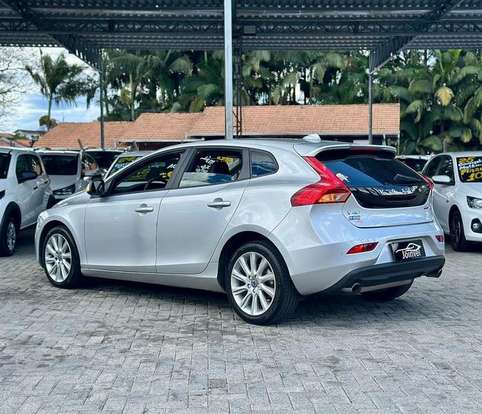 VOLVO-V40-1.5 T3 KINETIC GASOLINA 4P AUTOMÁTICO VOLVO-V40-2015
