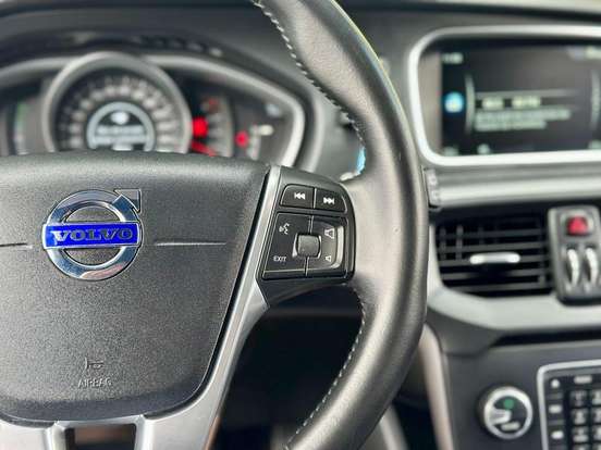 VOLVO-V40-1.5 T3 KINETIC GASOLINA 4P AUTOMÁTICO VOLVO-V40-2015