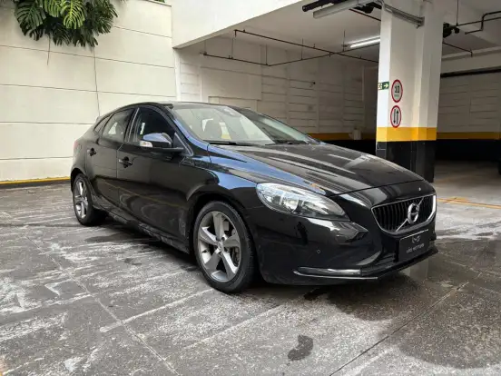 VOLVO-V40-2.0 T4 KINETIC GASOLINA 4P AUTOMÁTICO VOLVO-V40-2019