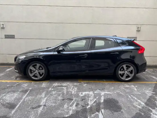 VOLVO-V40-2.0 T4 KINETIC GASOLINA 4P AUTOMÁTICO VOLVO-V40-2019