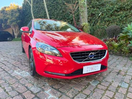 VOLVO-V40-2013