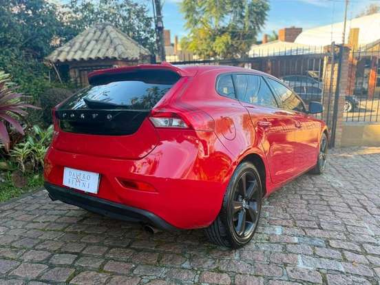 VOLVO-V40-2013