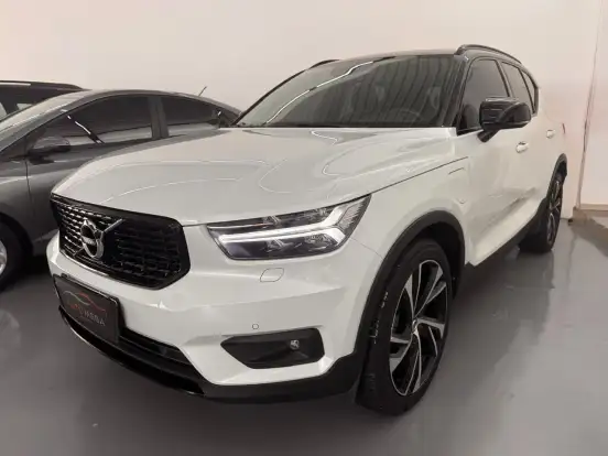 VOLVO-XC40-2020