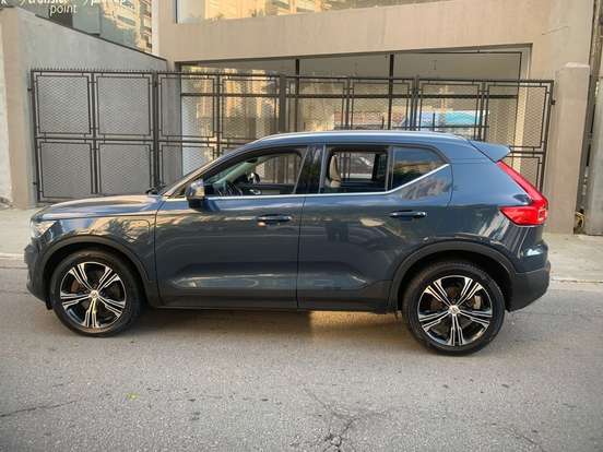 VOLVO-XC40-2021