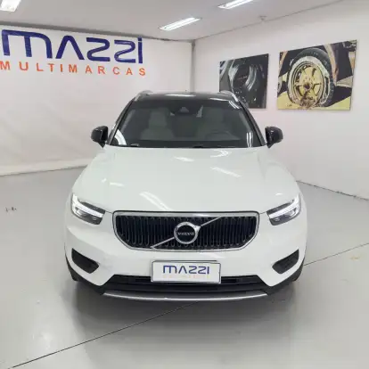 VOLVO-XC40-2018