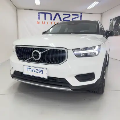 VOLVO-XC40-2018