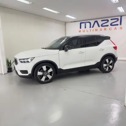 VOLVO-XC40-2018
