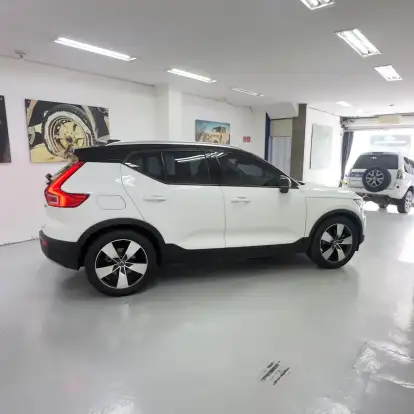 VOLVO-XC40-2018
