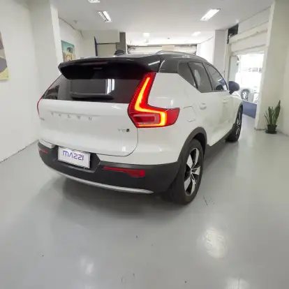 VOLVO-XC40-2018