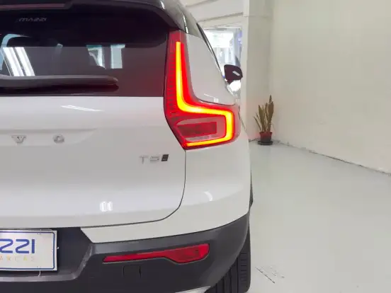 VOLVO-XC40-2.0 T5 GASOLINA MOMENTUM AWD GEARTRONIC VOLVO-XC40-2018