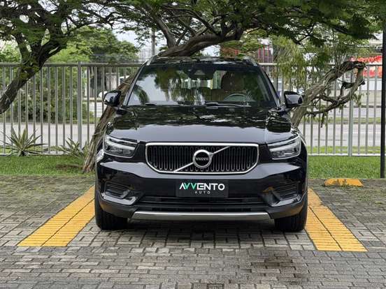 VOLVO-XC40-2019