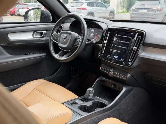 VOLVO-XC40-2.0 T5 GASOLINA MOMENTUM AWD GEARTRONIC VOLVO-XC40-2019