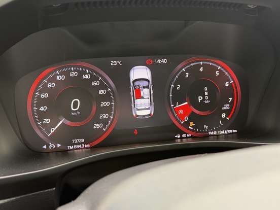 VOLVO-XC40-2019