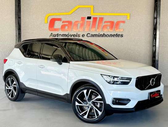 VOLVO-XC40-2019