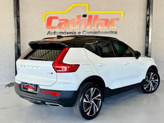 VOLVO-XC40-2019