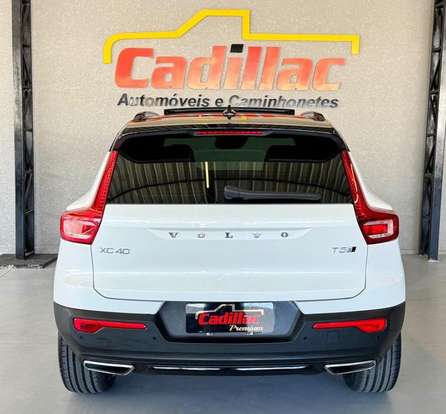 VOLVO-XC40-2019