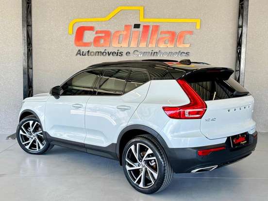 VOLVO-XC40-2019