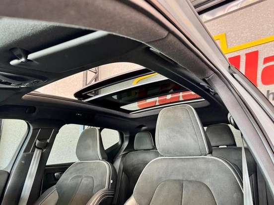 VOLVO-XC40-2.0 T5 GASOLINA R-DESIGN AWD GEARTRONIC VOLVO-XC40-2019