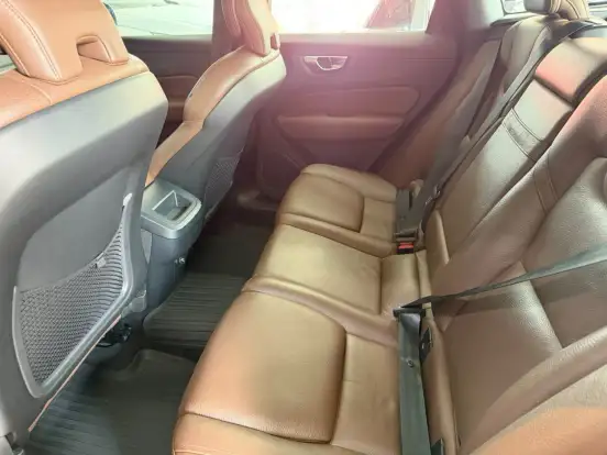 VOLVO-XC60-2.0 T5 GASOLINA MOMENTUM AWD GEARTRONIC VOLVO-XC60-2019