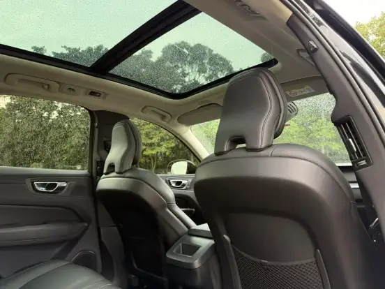 VOLVO-XC60-2.0 T5 GASOLINA MOMENTUM AWD GEARTRONIC VOLVO-XC60-2020