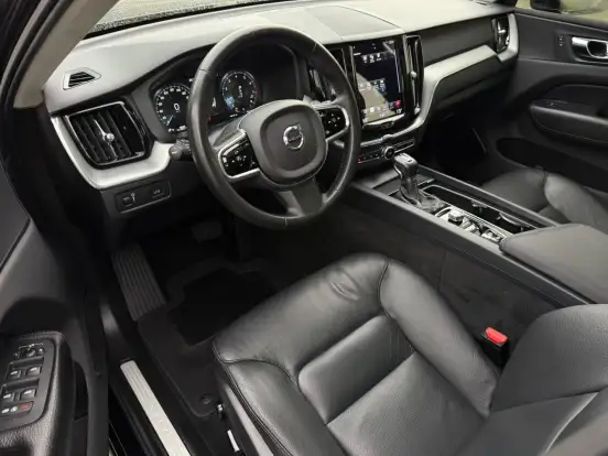 VOLVO-XC60-2020