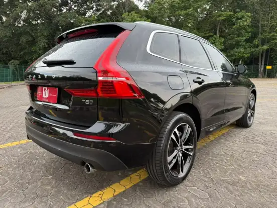 VOLVO-XC60-2020