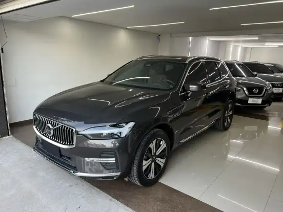 VOLVO-XC60-2024