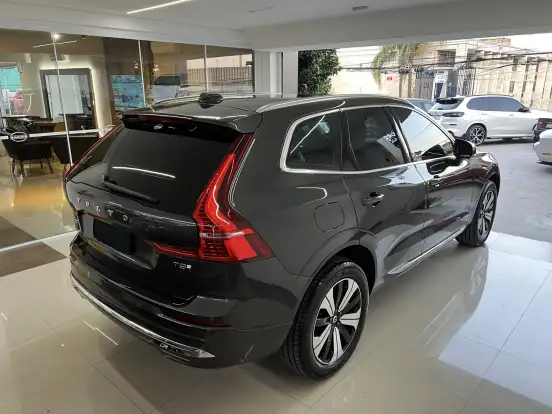 VOLVO-XC60-2024