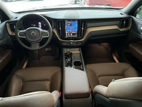 VOLVO-XC60-2024