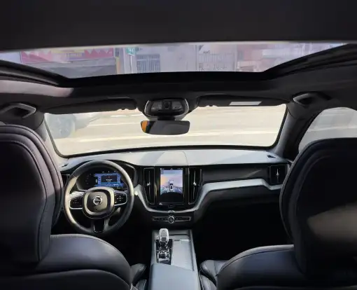 VOLVO-XC60-2023