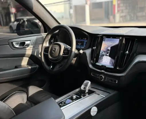 VOLVO-XC60-2023