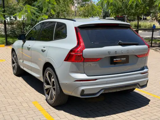 VOLVO-XC60-2025