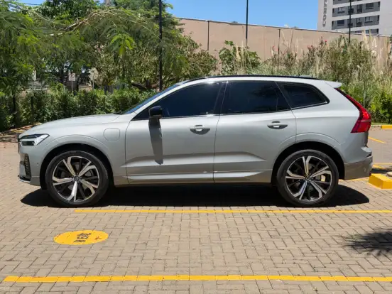 VOLVO-XC60-2025