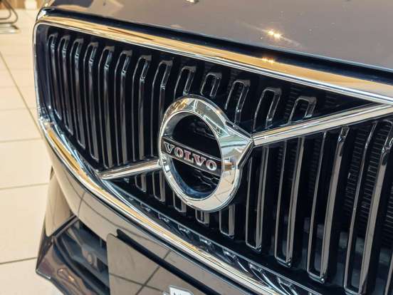 VOLVO-XC60-2.0 T5 GASOLINA MOMENTUM AWD GEARTRONIC VOLVO-XC60-2019