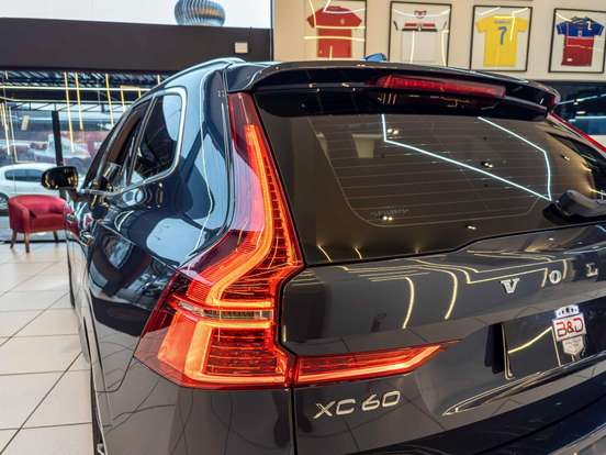 VOLVO-XC60-2.0 T5 GASOLINA MOMENTUM AWD GEARTRONIC VOLVO-XC60-2019